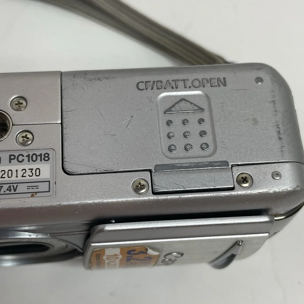 Canon PowerShot S30 3x Optical Zoom 3.0MP Silver Digital Camera No Battery Parts